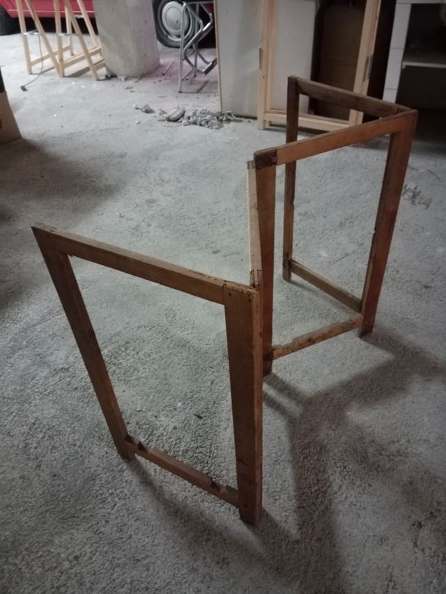 Estructura articulada antigua madera