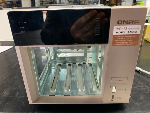 CAJA  NAS QNAP TVS 473