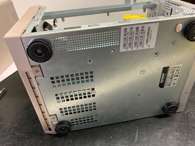 CAJA  NAS QNAP TVS 473