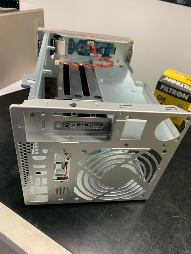 CAJA  NAS QNAP TVS 473