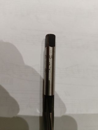 Escariador manual cilindrico 8 mm