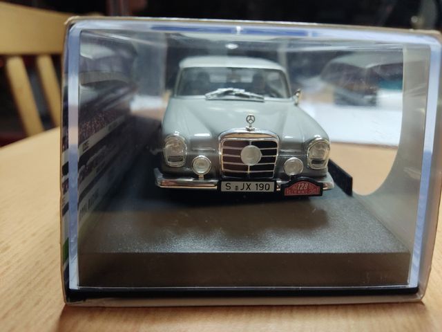 Mercedes 220 Revell Scalextric