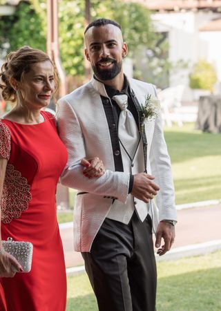 Traje de novio blanco boda