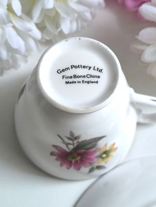 Preciosa taza y platillo porcelana inglesa