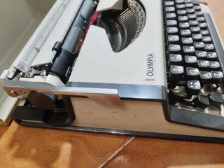 Maquina de escribir OLYMPIA TRAVELLER
