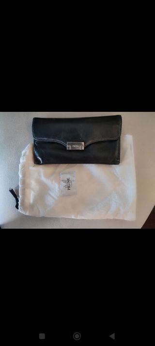 Cartera prüne negra piel