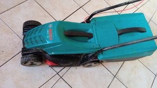 Maquina corta cesped