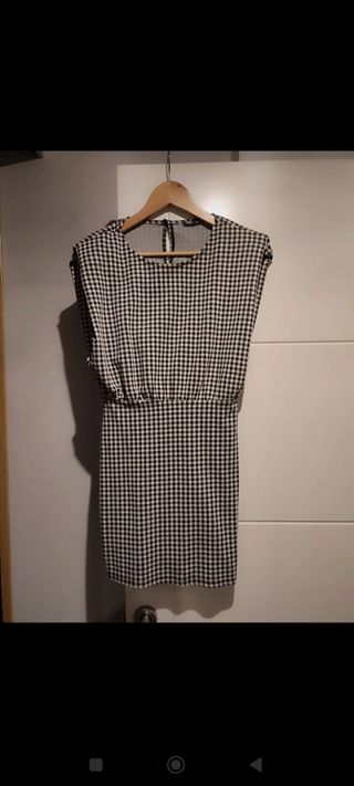 Vestido mini a cuadros talla M zara