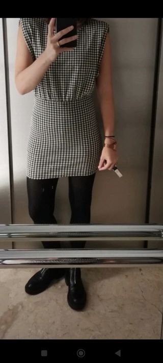 Vestido mini a cuadros talla M zara