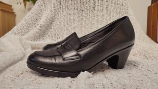 Zapatos de tacón de piel color negro