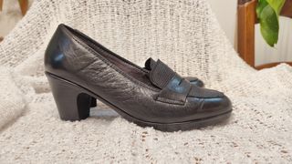 Zapatos de tacón de piel color negro