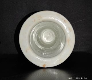 Jícara aislante eléctrico porcelana.