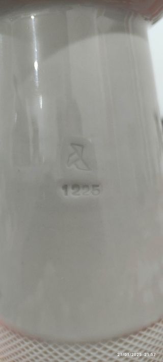 Jícara aislante eléctrico porcelana.