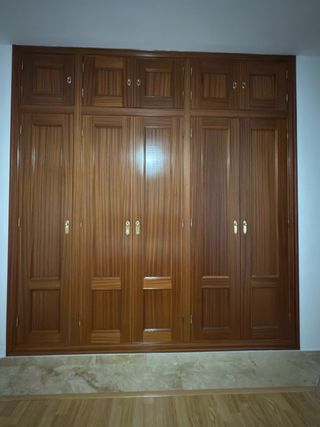 Armario empotrado de madera