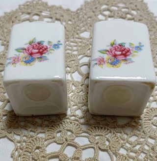 Salero y pimentero vintage de porcelana