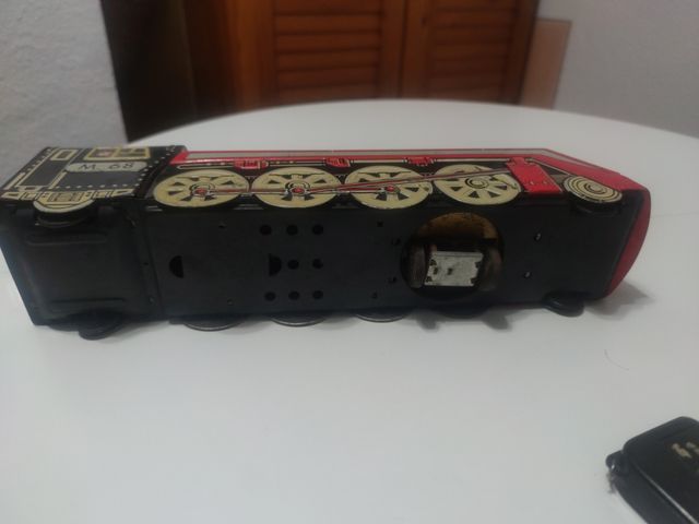 Locomotora hojalata Está completa