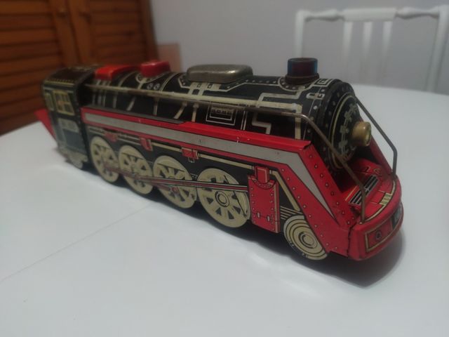 Locomotora hojalata Está completa