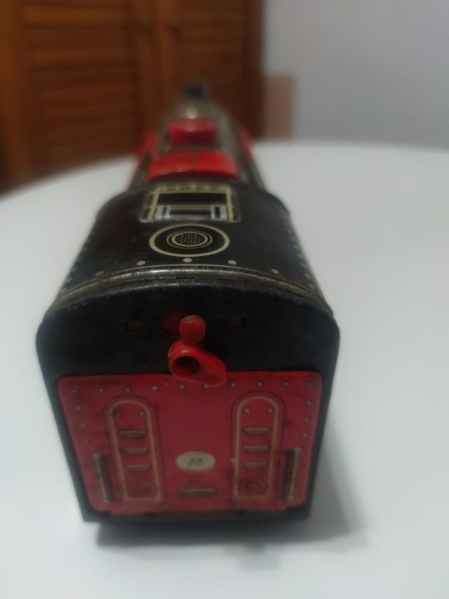 Locomotora hojalata Está completa