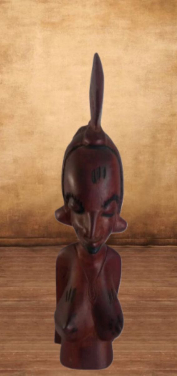 Busto mujer afrianacana tallado en madera