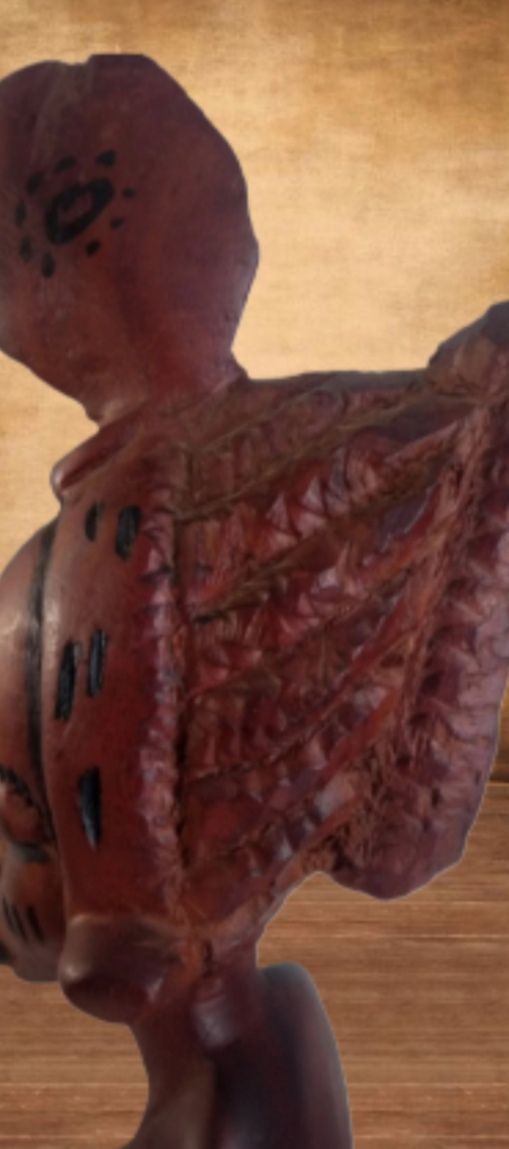 Busto mujer afrianacana tallado en madera