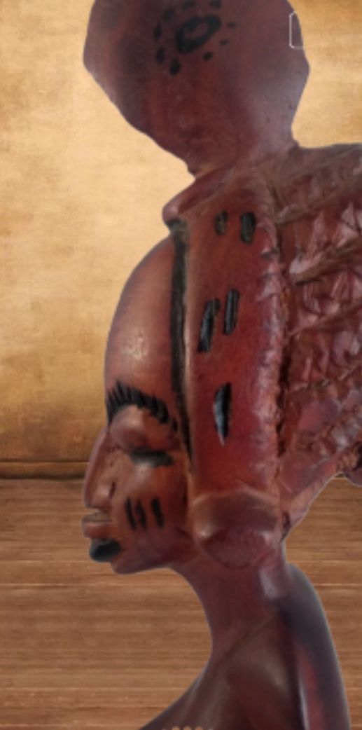 Busto mujer afrianacana tallado en madera