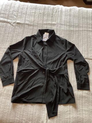 Camisa negra original y elegante