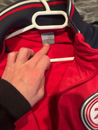 Chaqueta roja de nike retro