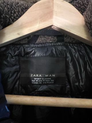Abrigo negro con interior de plumas Zara talla M