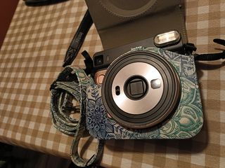Cámara Polaroid intax sq6