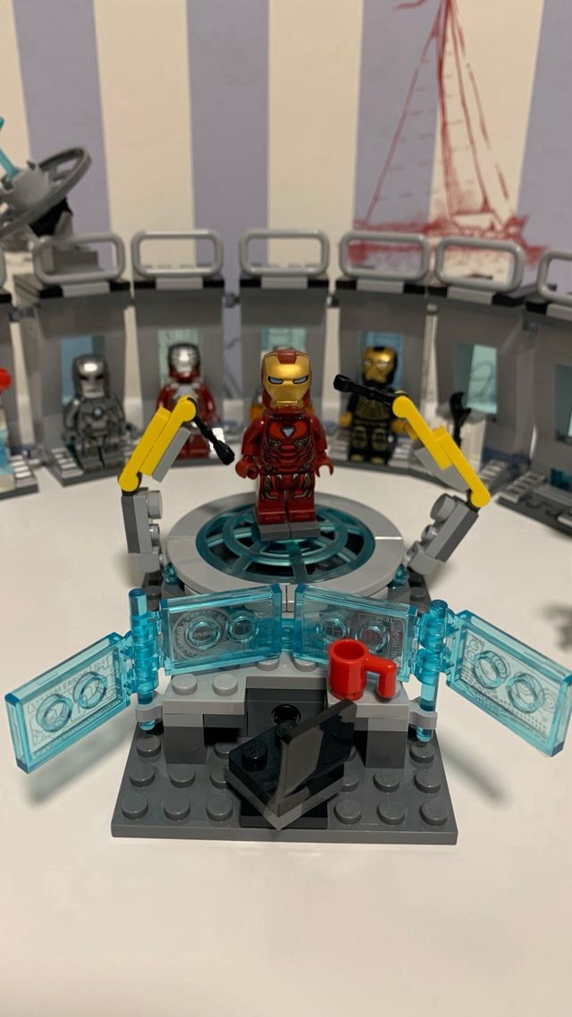 Sala armaduras Ironman de Lego.