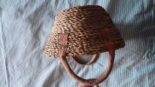 Cesta em vime com 2 alças em pele
