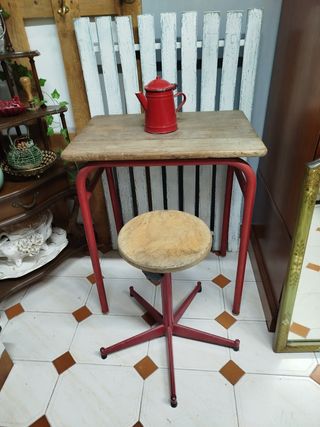 SOLO HOY Pupitre y taburete giratorio de laborato