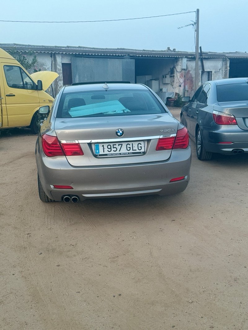 BMW Serie 7 2010 - foto 1