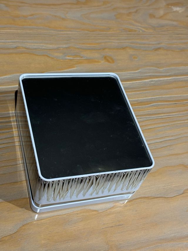 Caja de metal para infusiones y te