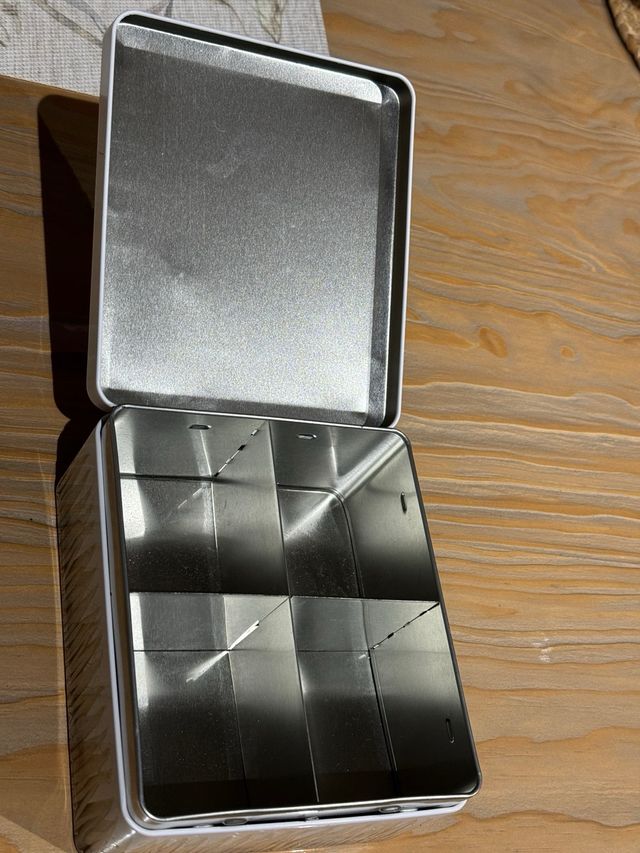 Caja de metal para infusiones y te