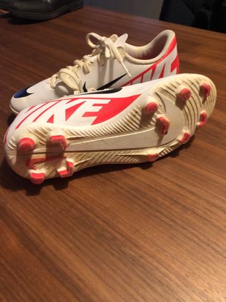 Botas de futbol Nike niño Talla 35