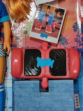 Nancy con Hoverboard