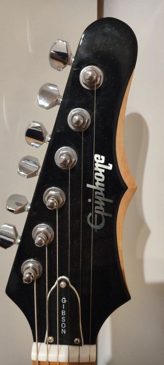 Guitarra eléctrica + Ampli + soporte + Correa