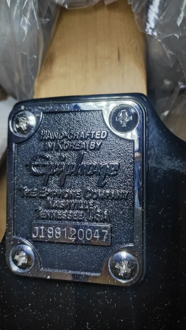 Guitarra elétrica + Amplificador + Suporte + Correia