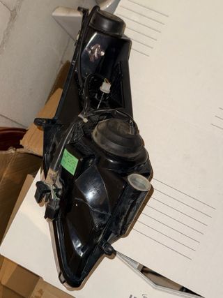 Faro derecho PEUGEOT SATELIS 125cc.