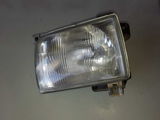 Faro izquierdo Nissan Pickup (d22) año 2002