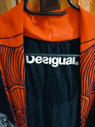 Chaquetilla desigual, talla M.