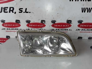 Faro derecho Volvo V40 familiar año 2002