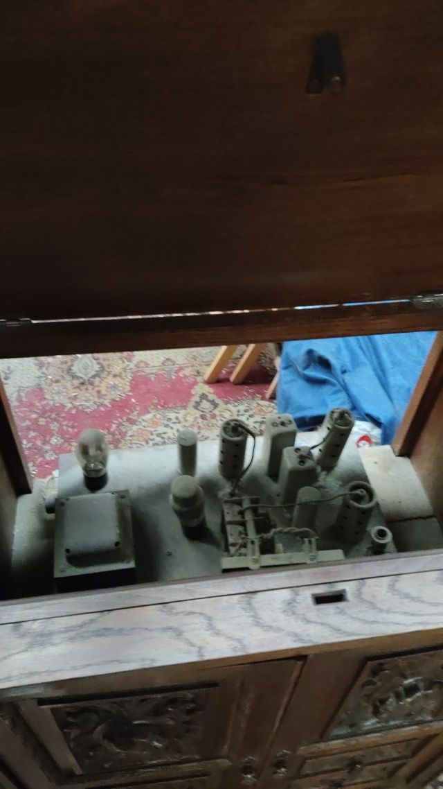 Antigua radiola mueble tallado coleccionista