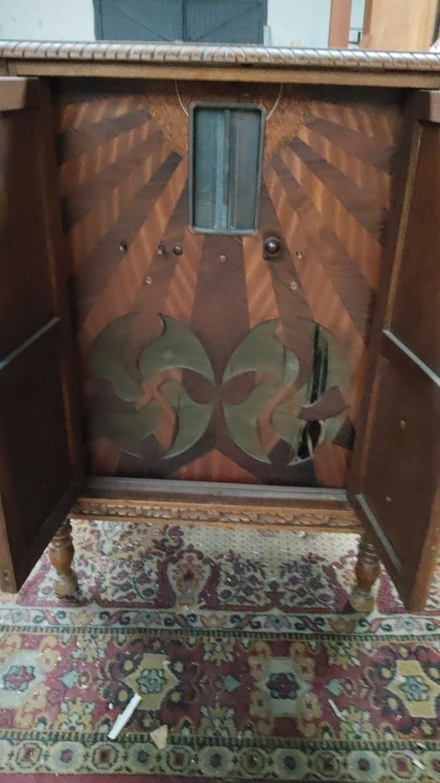 Antigua radiola mueble tallado coleccionista