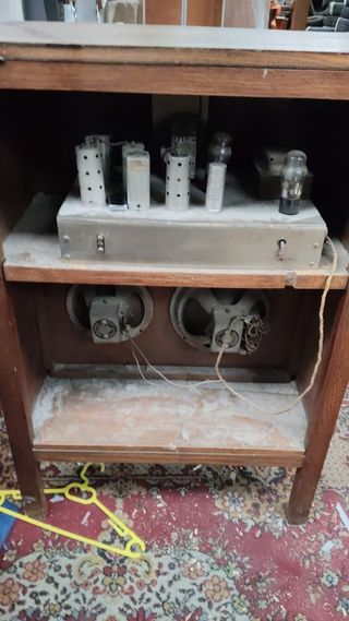 Antigua radiola mueble tallado coleccionista
