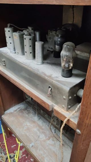 Antigua radiola mueble tallado coleccionista