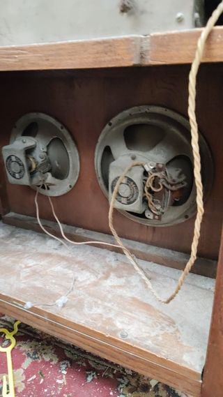 Antigua radiola mueble tallado coleccionista