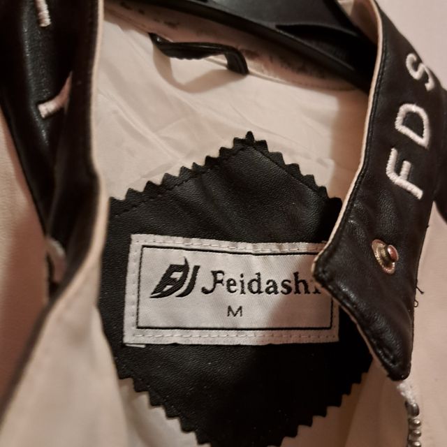 Chamarreta motera en blancay negra