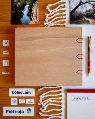 Álbum de fotos con dibujo de flores y resina